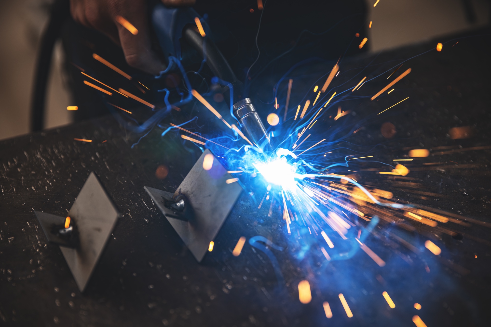 Schweißarbeiten-Zello-Tec-Metallbau-Schlosserei-Funken
